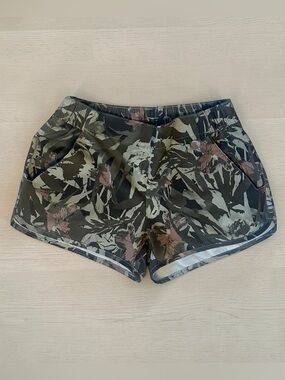 Columbia  Floral Camouflage Women's Athletic Shorts